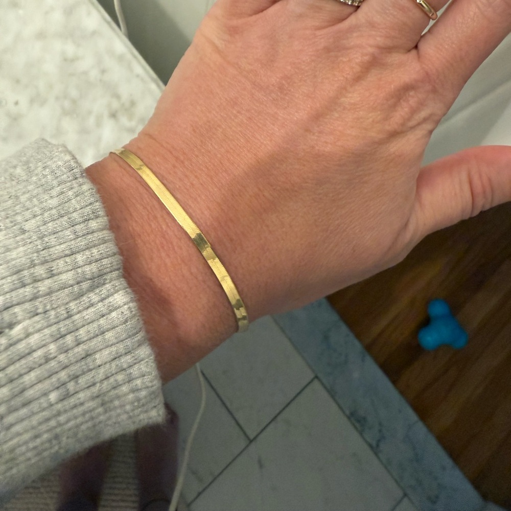 Ring concierge 14k gold herringbone bracelet